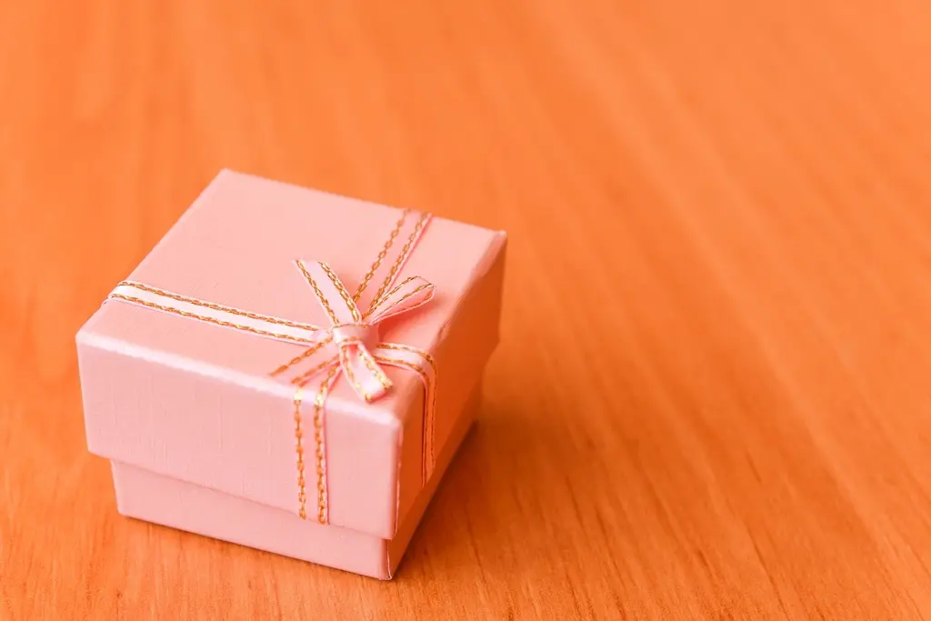 Elegant pink gift box representing corporate gifting design