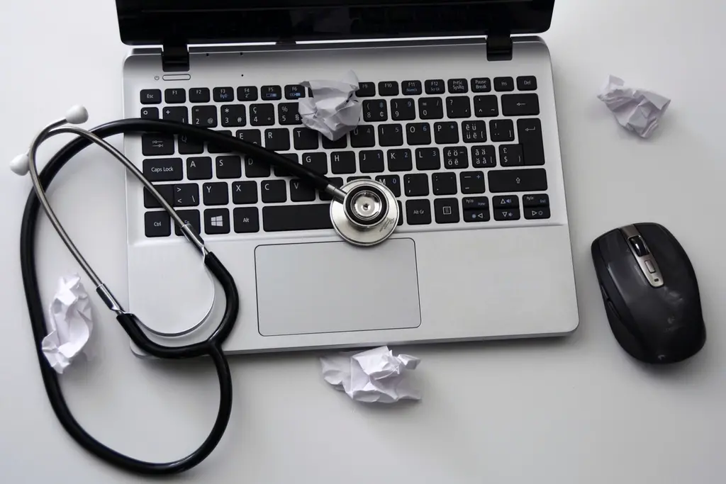 Laptop computer set up for technical maintenance work